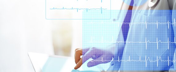 تطوير لوحة متابعة على الويب لمؤشرات مراقبة المرضى عن بُعد باستخدام مستشعرات قابلة للارتداء لتخطيط كهربية القلب